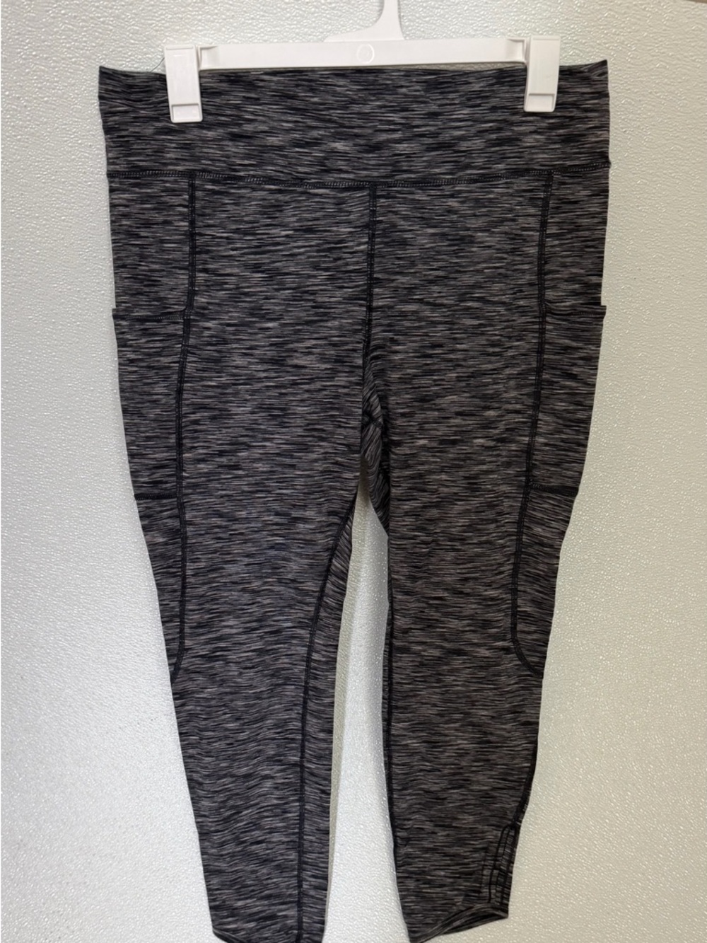 Women Active Capri Leggings in Charcoal Space-Dye